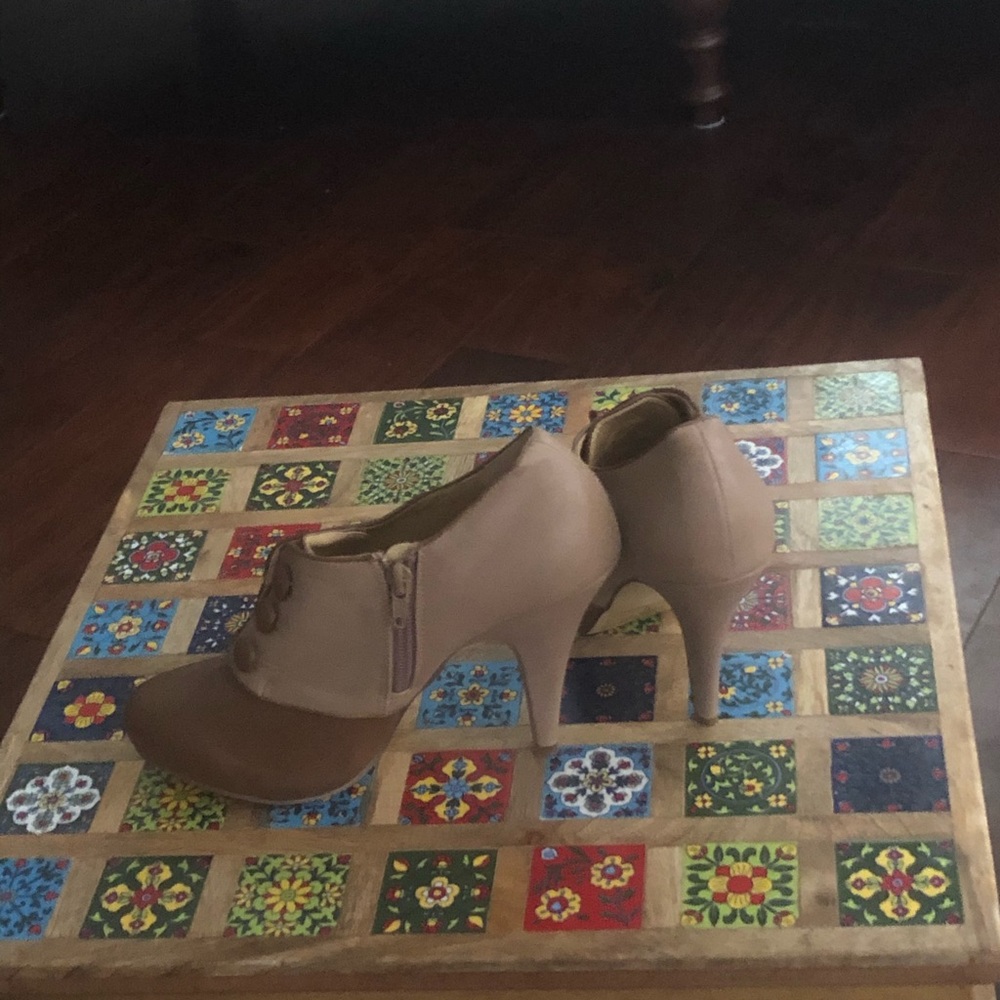 Box Button Bootie - Picture 2 of 3